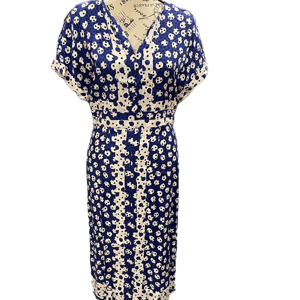 Super cute lightweight blue and white poke-dot short sleeve Boden dress size 6R